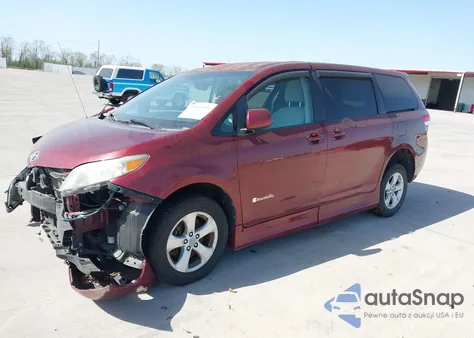 2011 Toyota Sienna z USA, uszkodzony, nr VIN 5TDKK3DC5BS154356